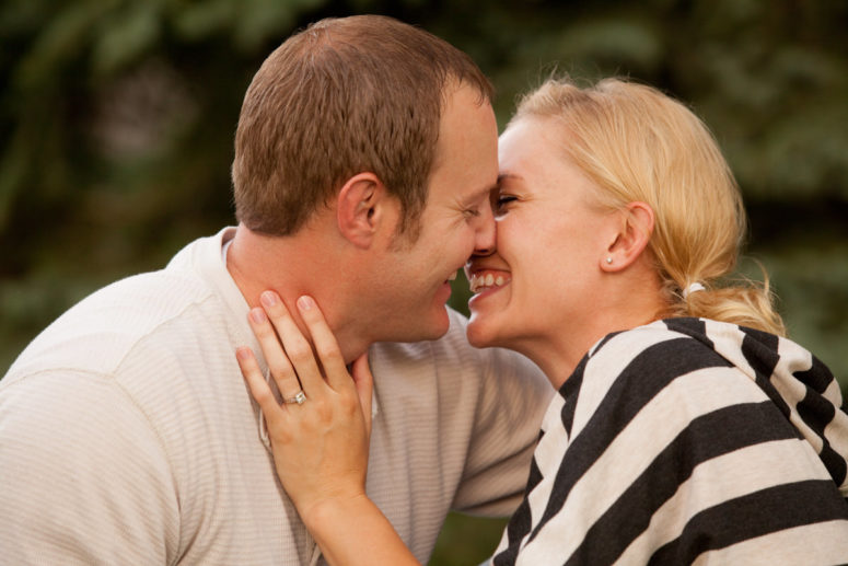 couple kissing